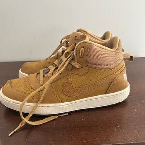 Nike mid court Basketball Shoes Hightop Tan/ Brown Y6 Youth Kids  6